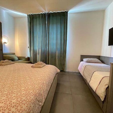 City Center - Modern Flat With Free Parking And Wifi - Apt B ベルガモ エクステリア 写真