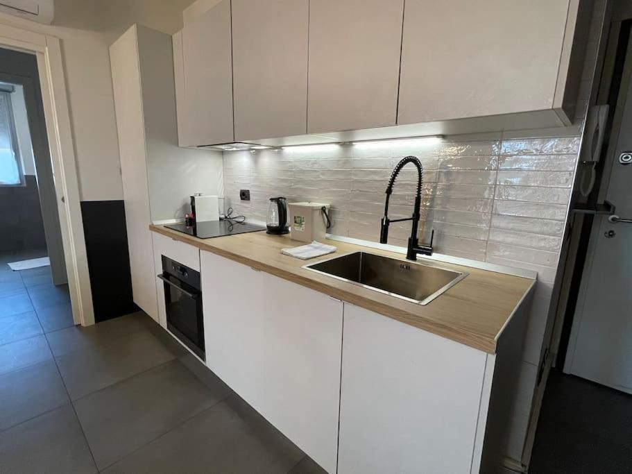 City Center - Modern Flat With Free Parking And Wifi - Apt B ベルガモ エクステリア 写真