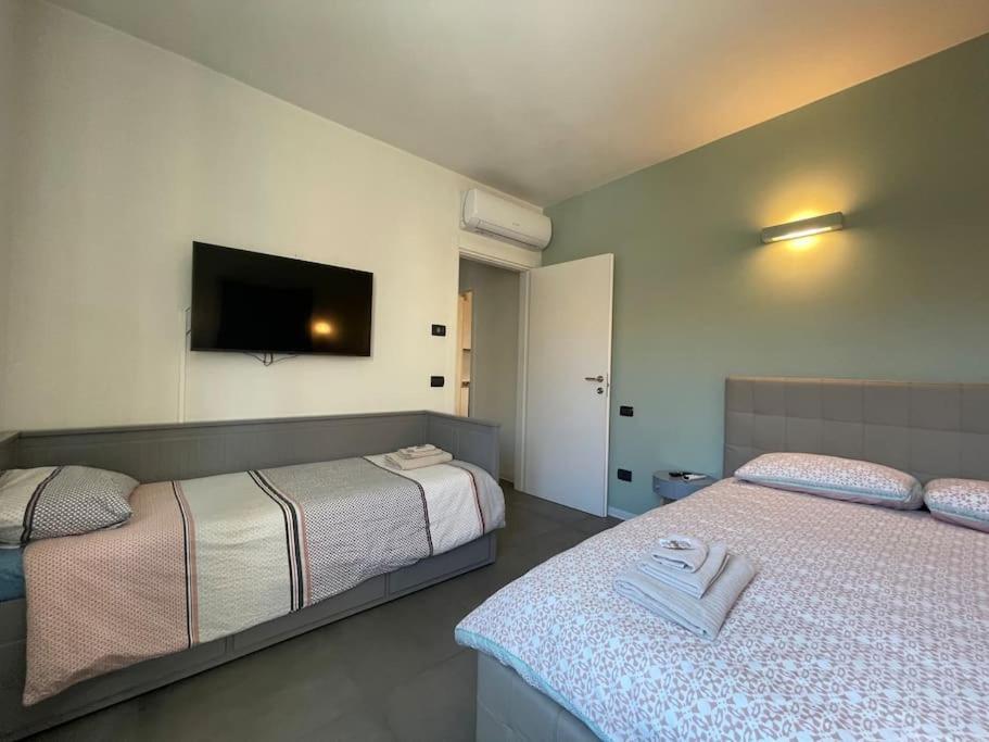 City Center - Modern Flat With Free Parking And Wifi - Apt B ベルガモ エクステリア 写真