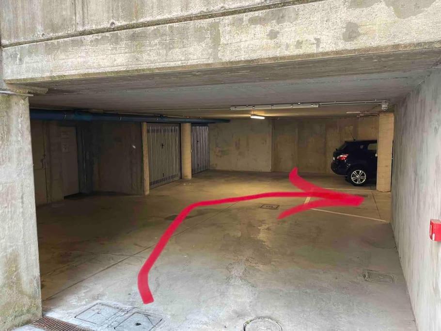 City Center - Modern Flat With Free Parking And Wifi - Apt B ベルガモ エクステリア 写真
