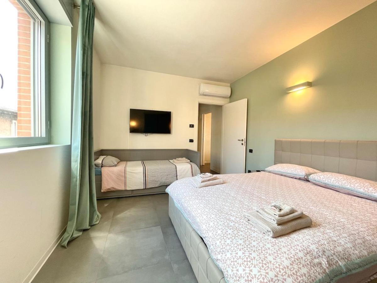 City Center - Modern Flat With Free Parking And Wifi - Apt B ベルガモ エクステリア 写真