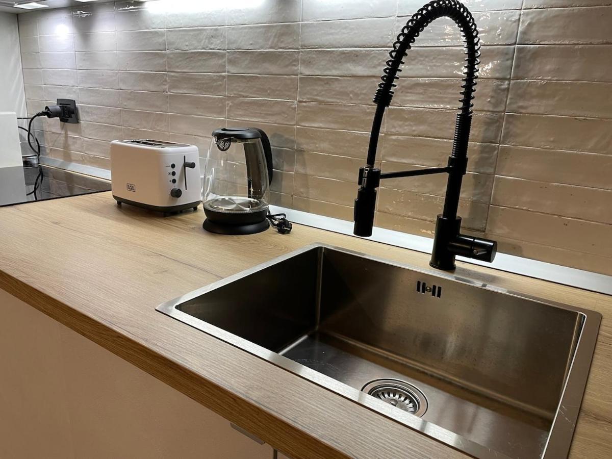 City Center - Modern Flat With Free Parking And Wifi - Apt B ベルガモ エクステリア 写真